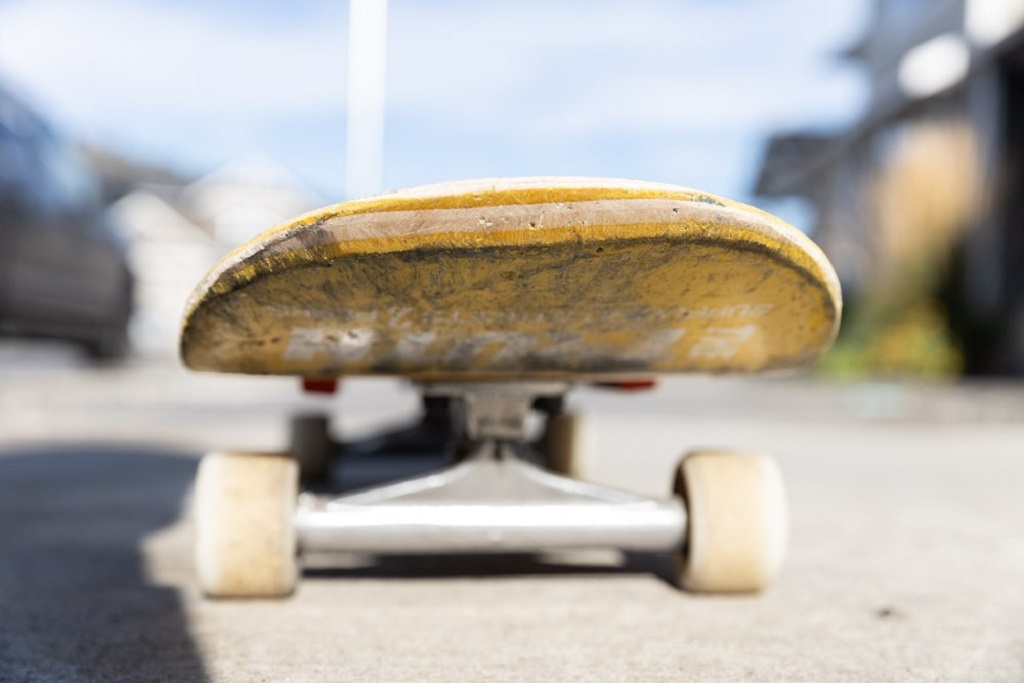 What does a razor tail do to a skateboard